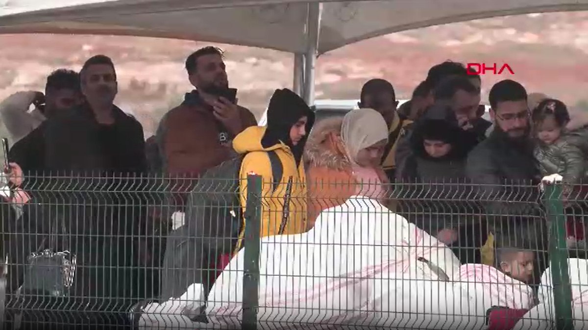 Cilvegözü Sınır Kapısı’nda Suriyelilerin dönüşleri sürüyor