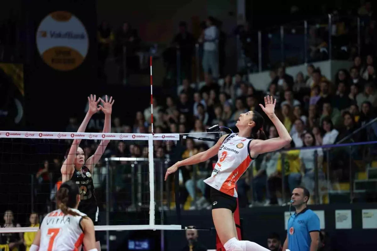 Eczacıbaşı Dynavit, V. Bank’ı 3-1 Yendi