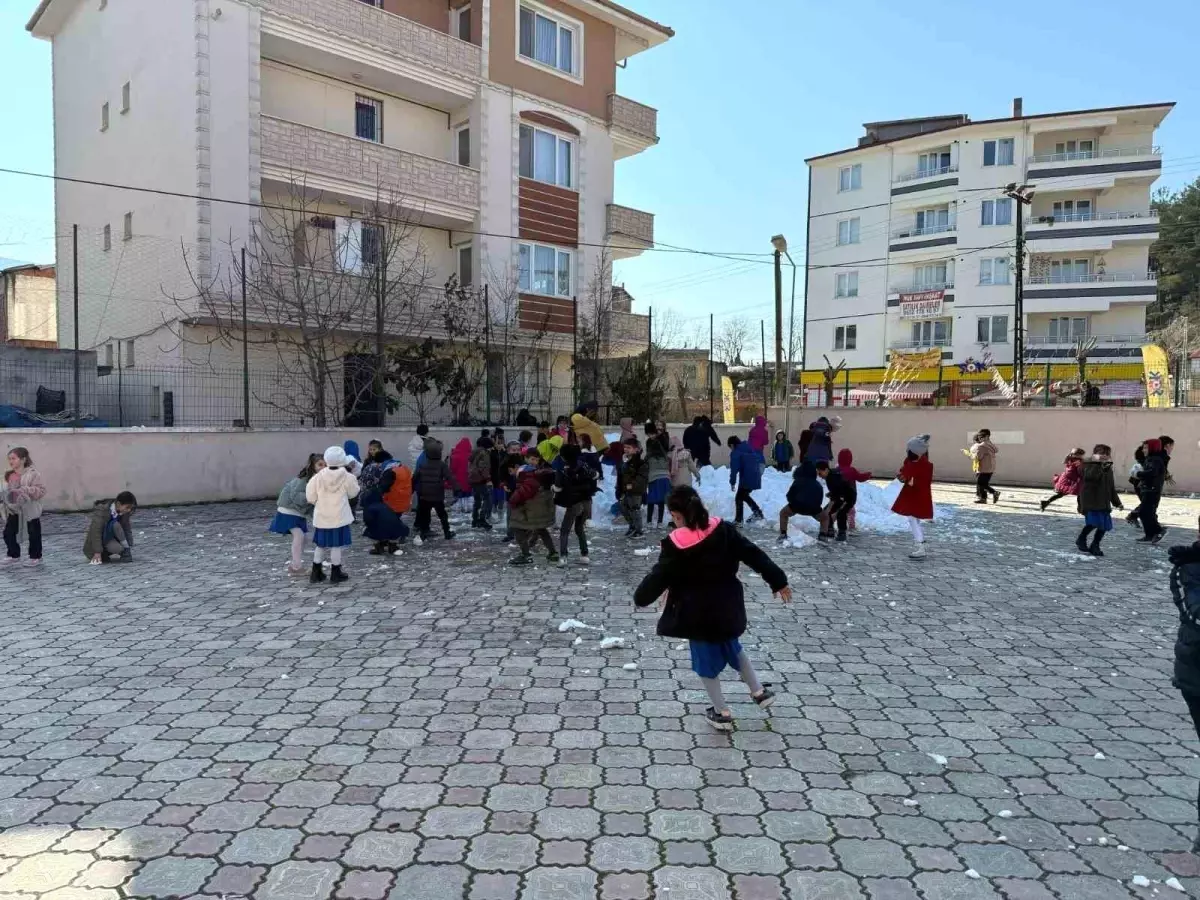 Durağan’da Çocuklar Kar Eğlencesi Yaşıyor