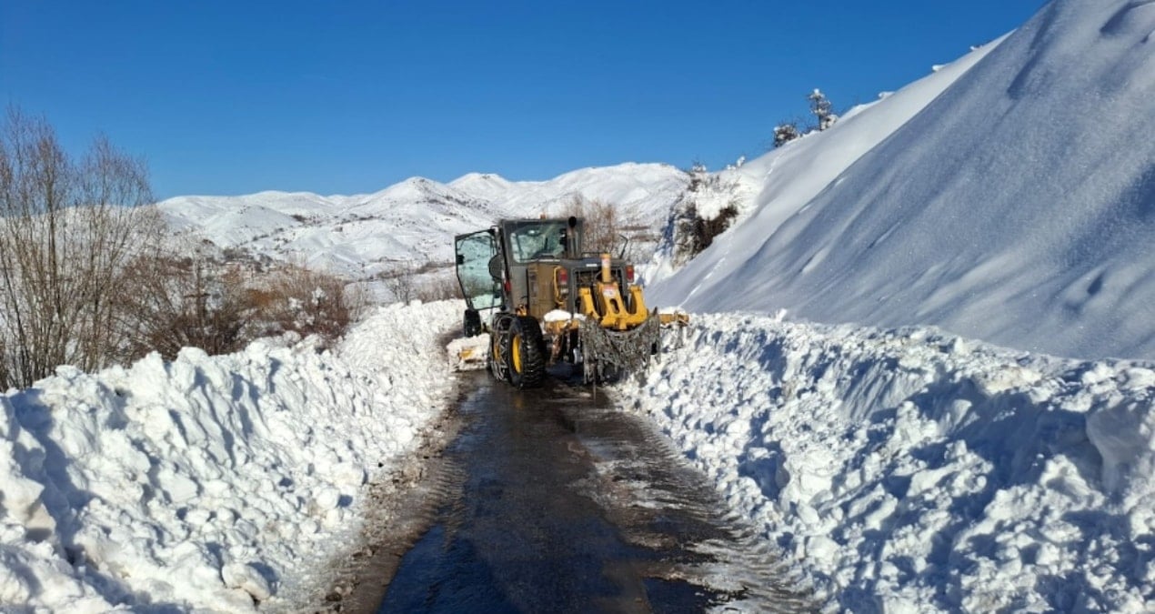 Elazığ’da köy yolları yeniden ulaşıma açıldı