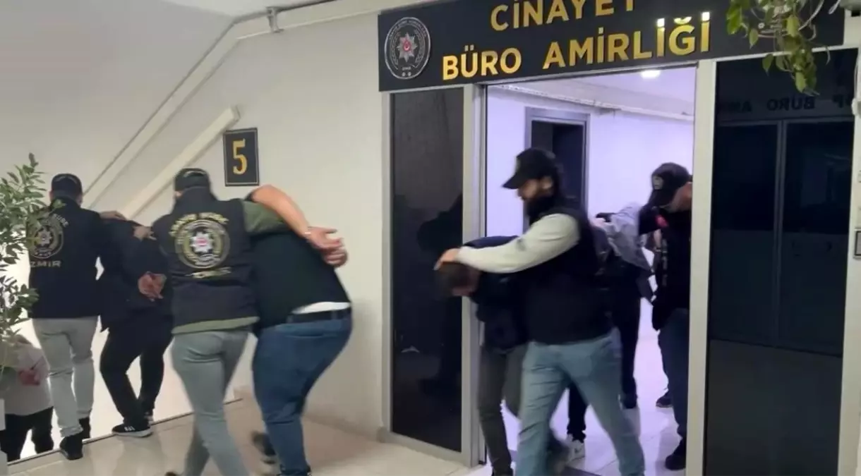 İzmir’de Müzikhol Önünde Silahlı Kavga: 3 Ölü